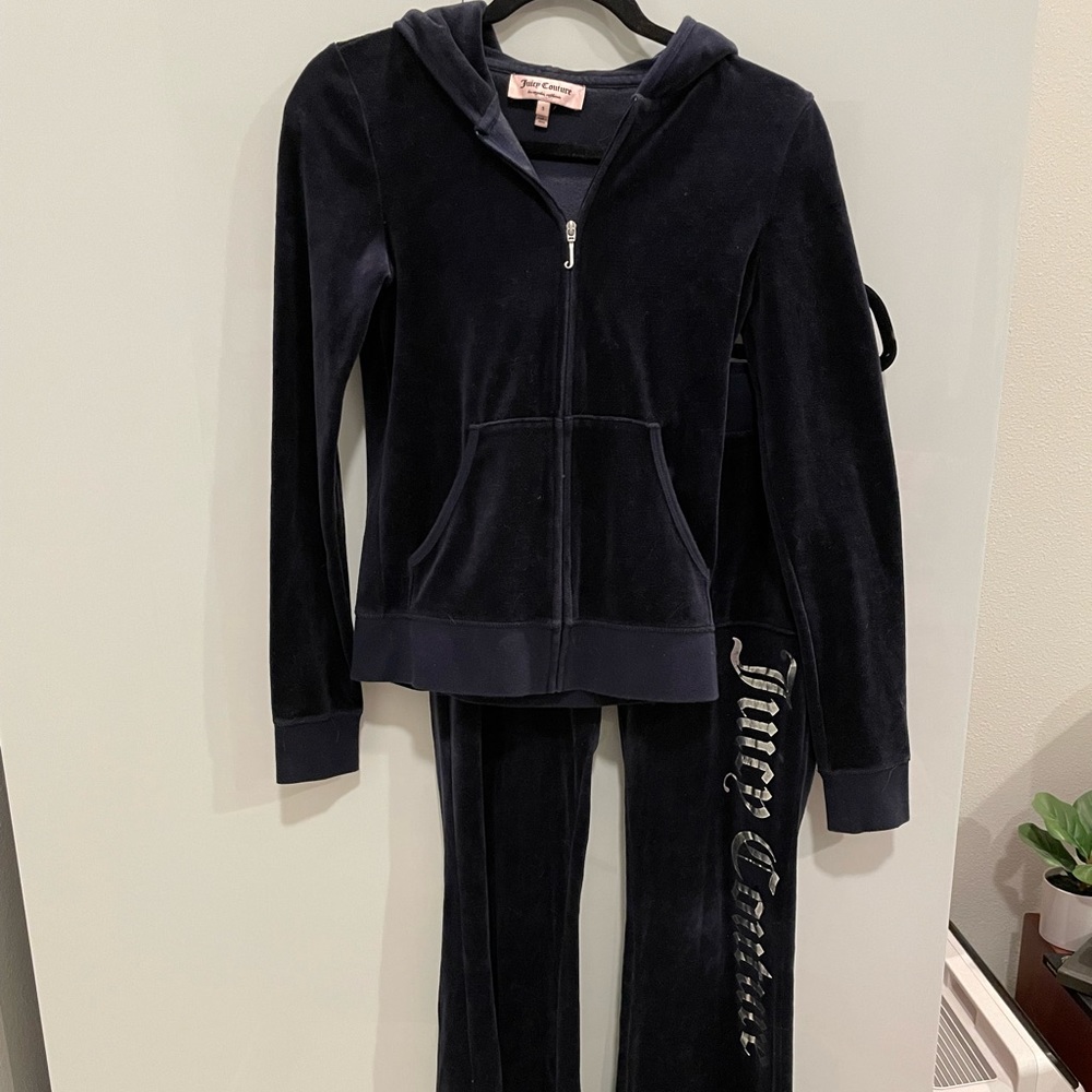 Navy Juicy Track Suit - size small, worn twice, sequin dog on jacket